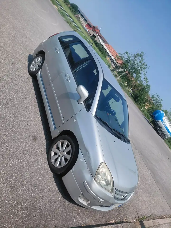 Suzuki Liana, foto 2
