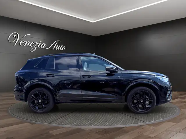 Volkswagen Tiguan view 12