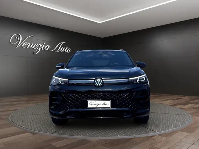 Volkswagen Tiguan view 2