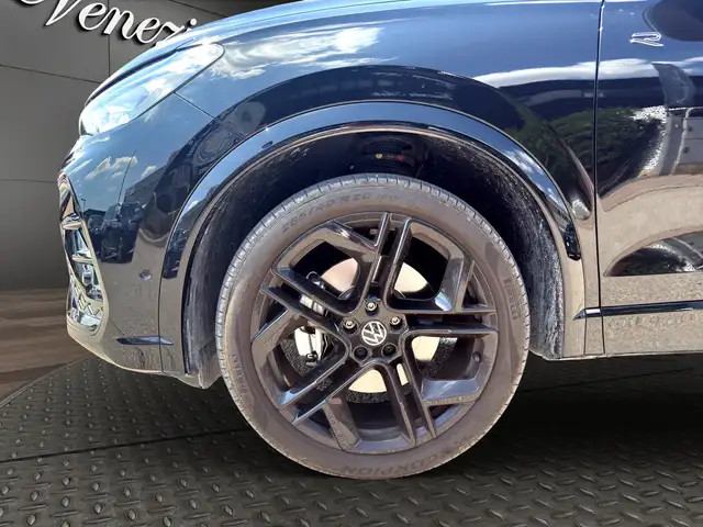 Volkswagen Tiguan view 6