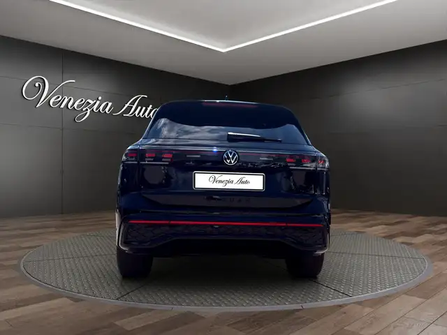 Volkswagen Tiguan view 5
