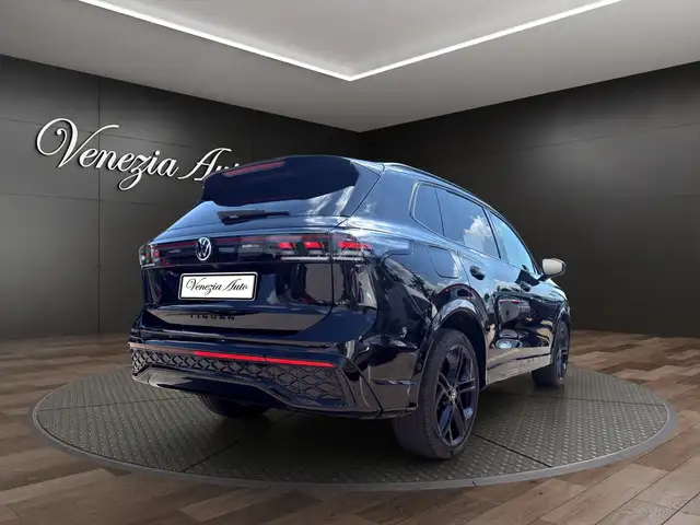 Volkswagen Tiguan view 4
