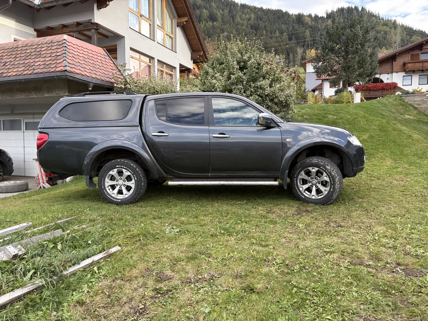 Mitsubishi L200 L200 DK DI-D 2,5 HP Intense+ A Grau - 2