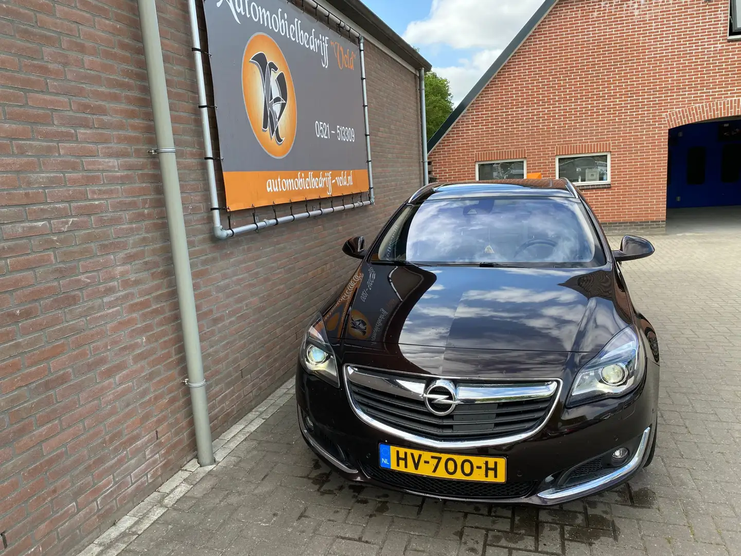 Opel Insignia Sports Tourer 2.0 CDTI EcoFLEX Cosmo Bruin - 2