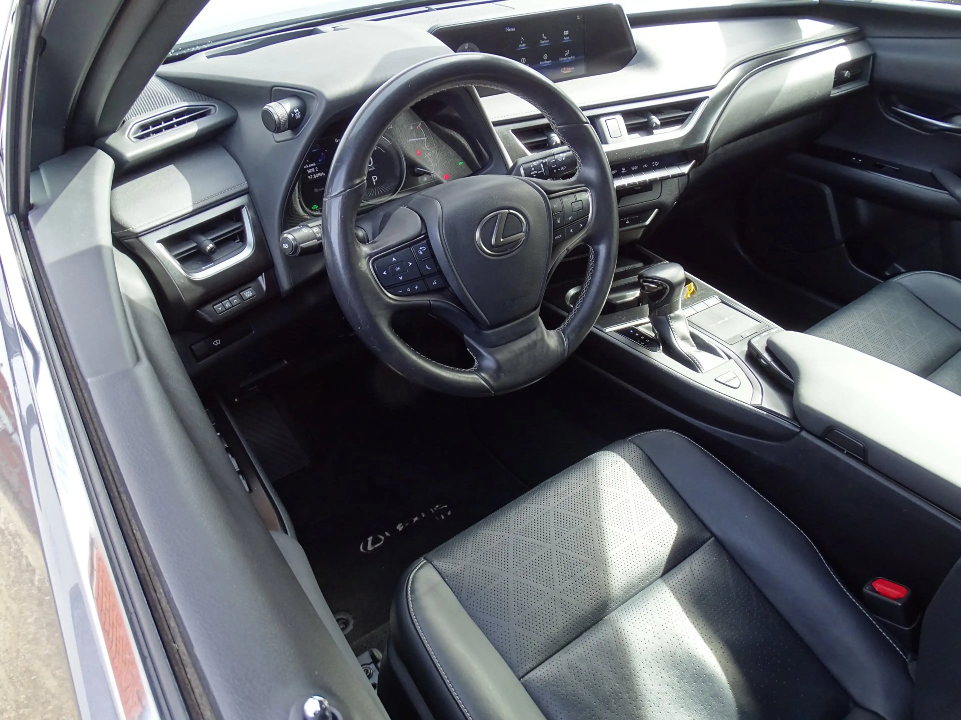 Lexus UX 250h F Sport Line|Camera|HUD|Leder — photo 8