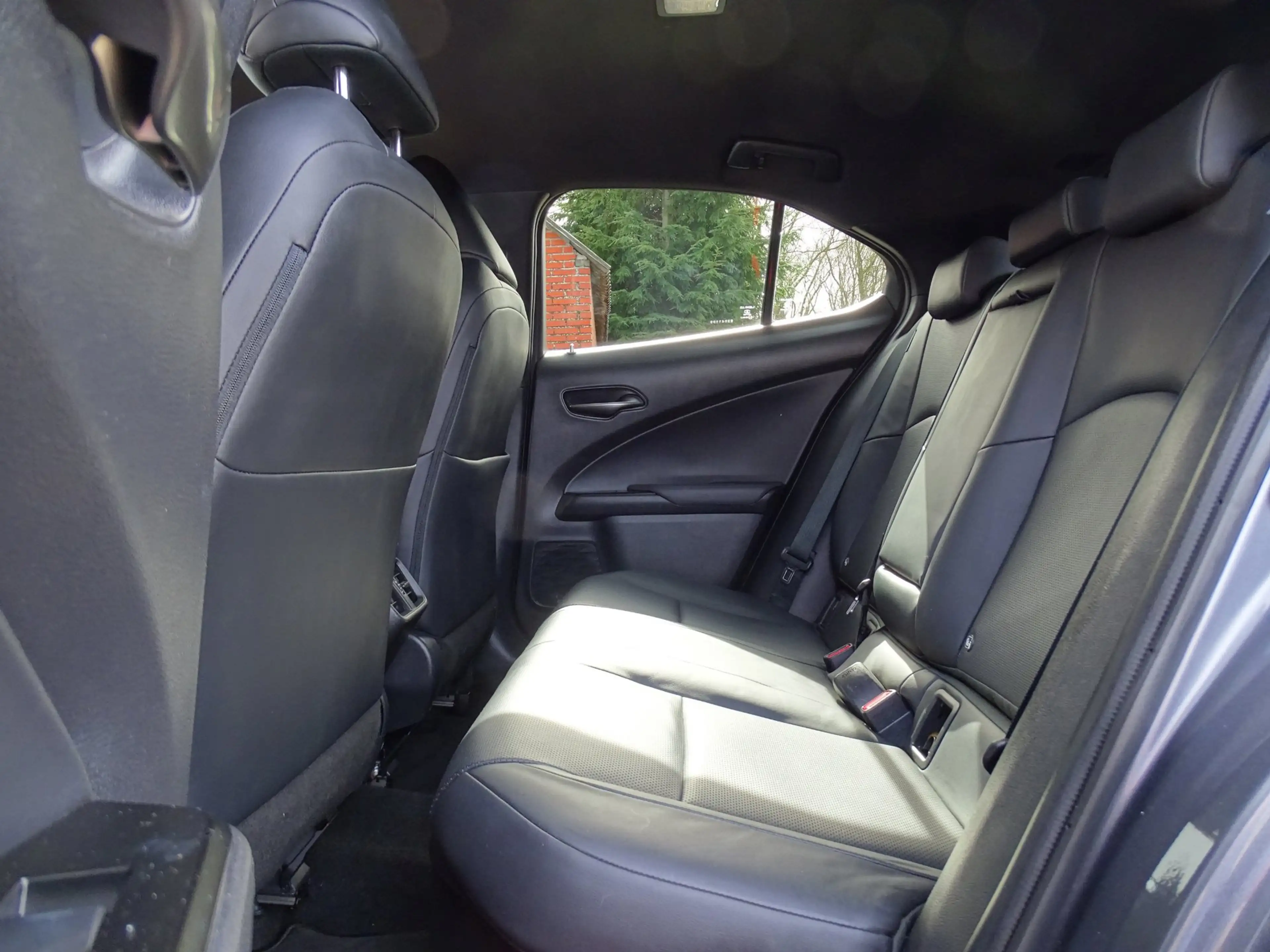 Lexus UX 250h F Sport Line|Camera|HUD|Leder — photo 7