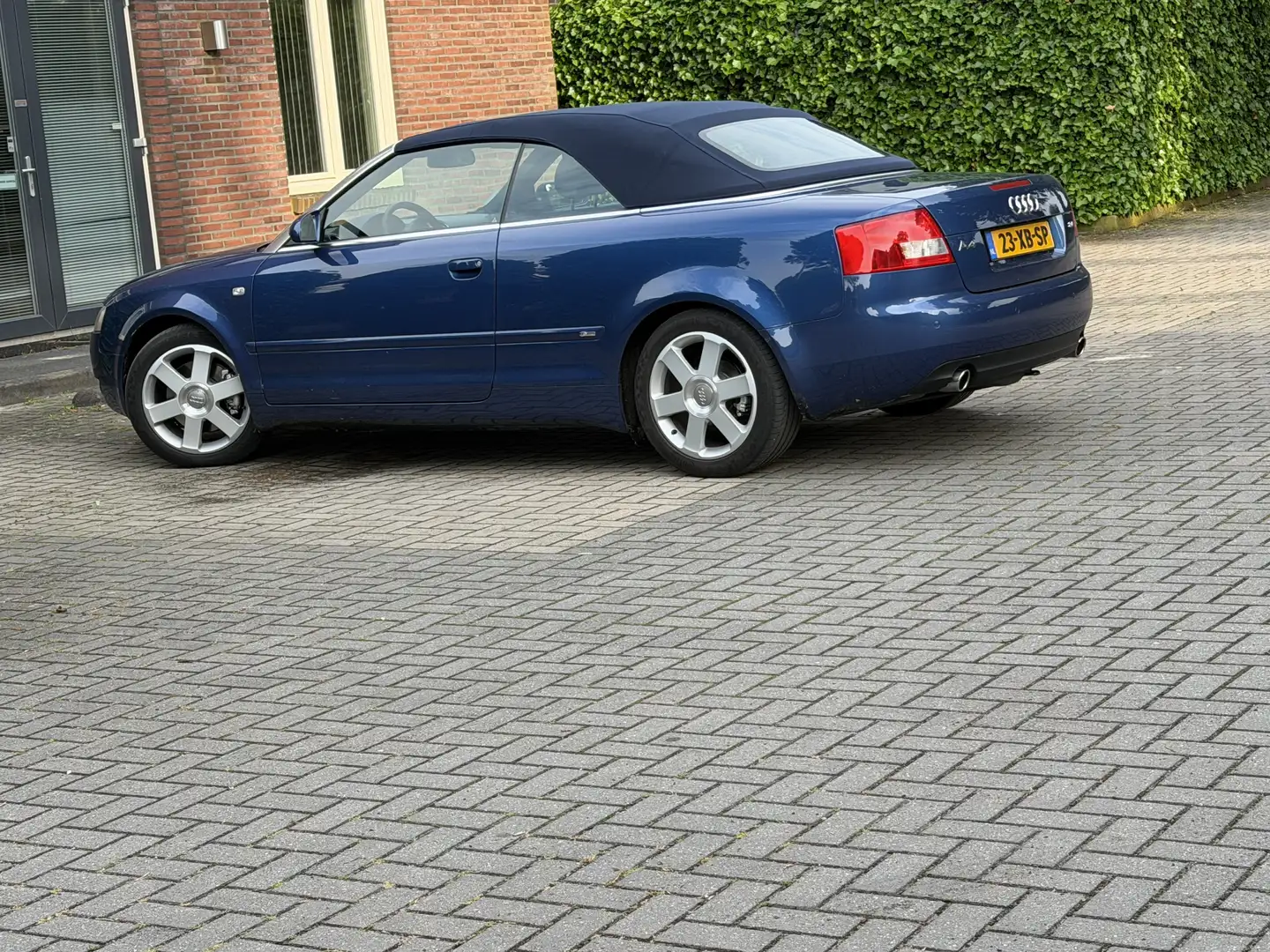 Audi V8 2.4 V6 Exclusive Blau - 1