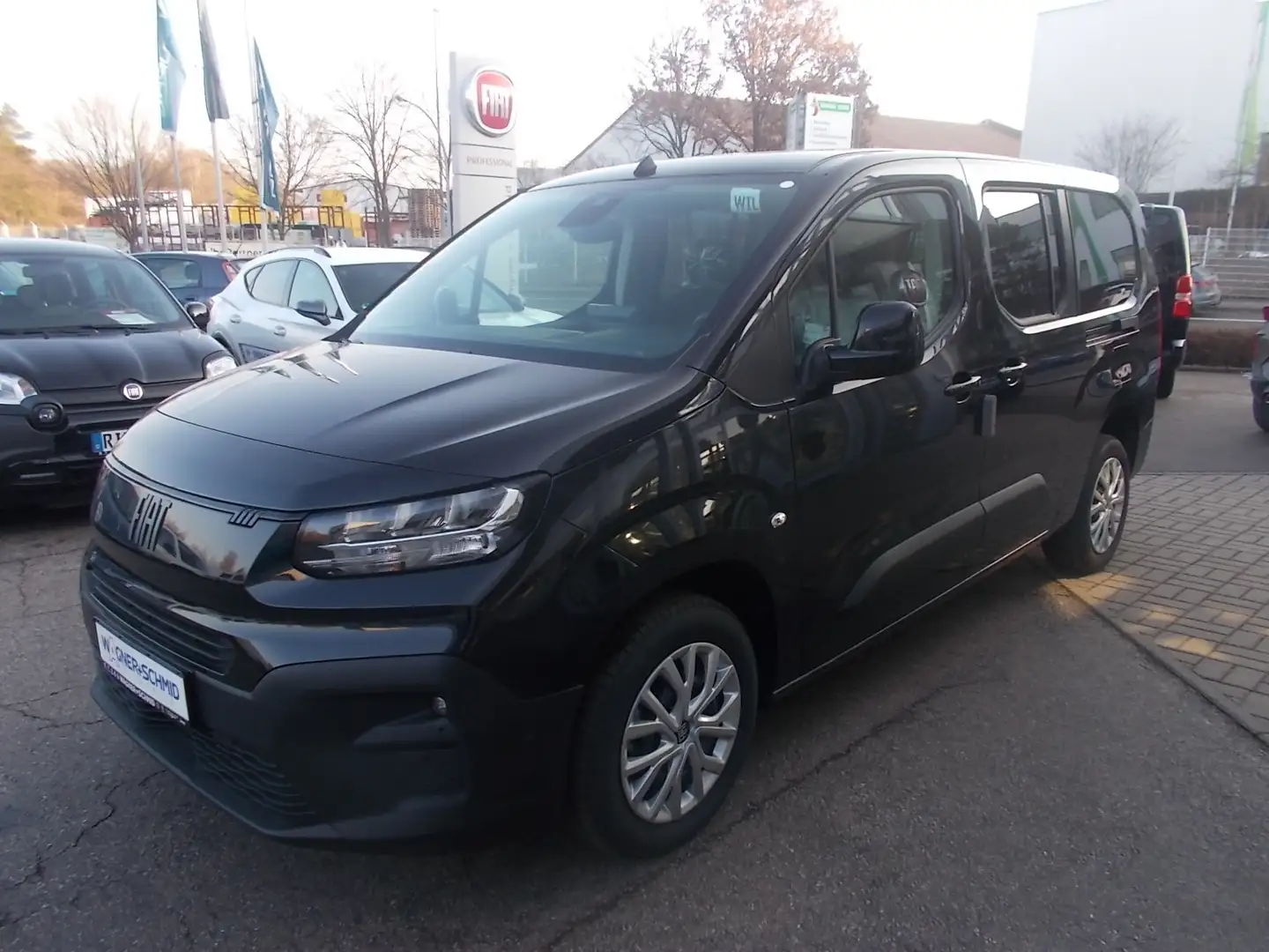 Fiat Doblo 1.5 BlueHDi L2 Kombi Schwarz - 1