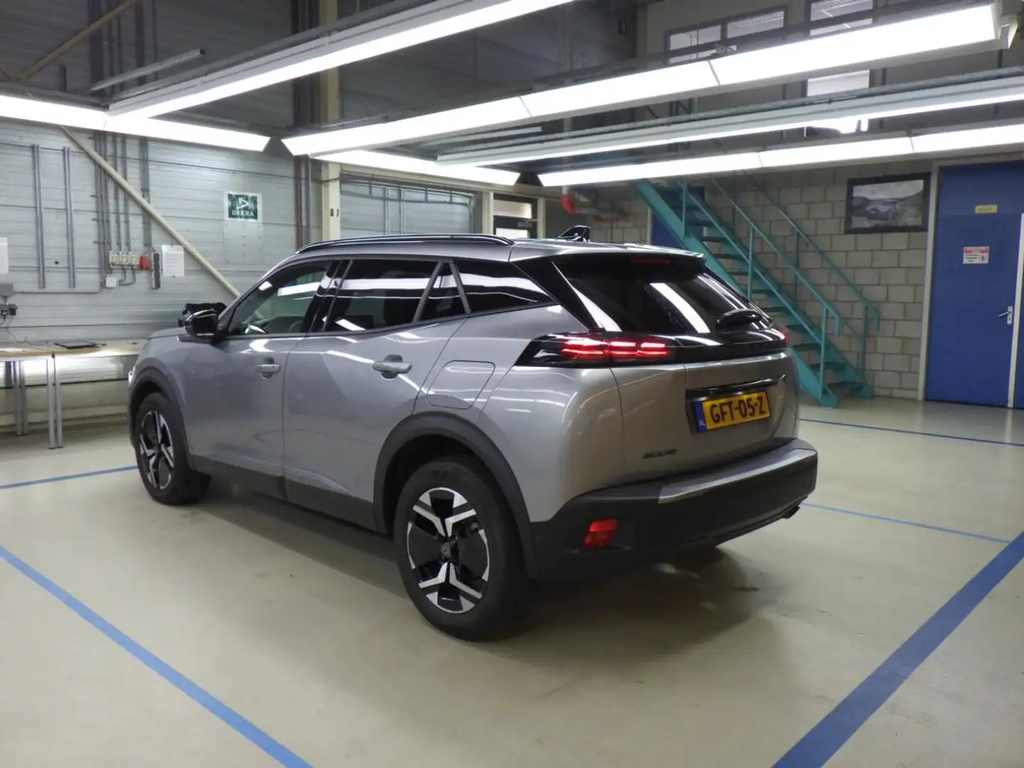 Peugeot 2008 1.2 PureTech 100 Allure | Achterbank in delen neer Gris - 2