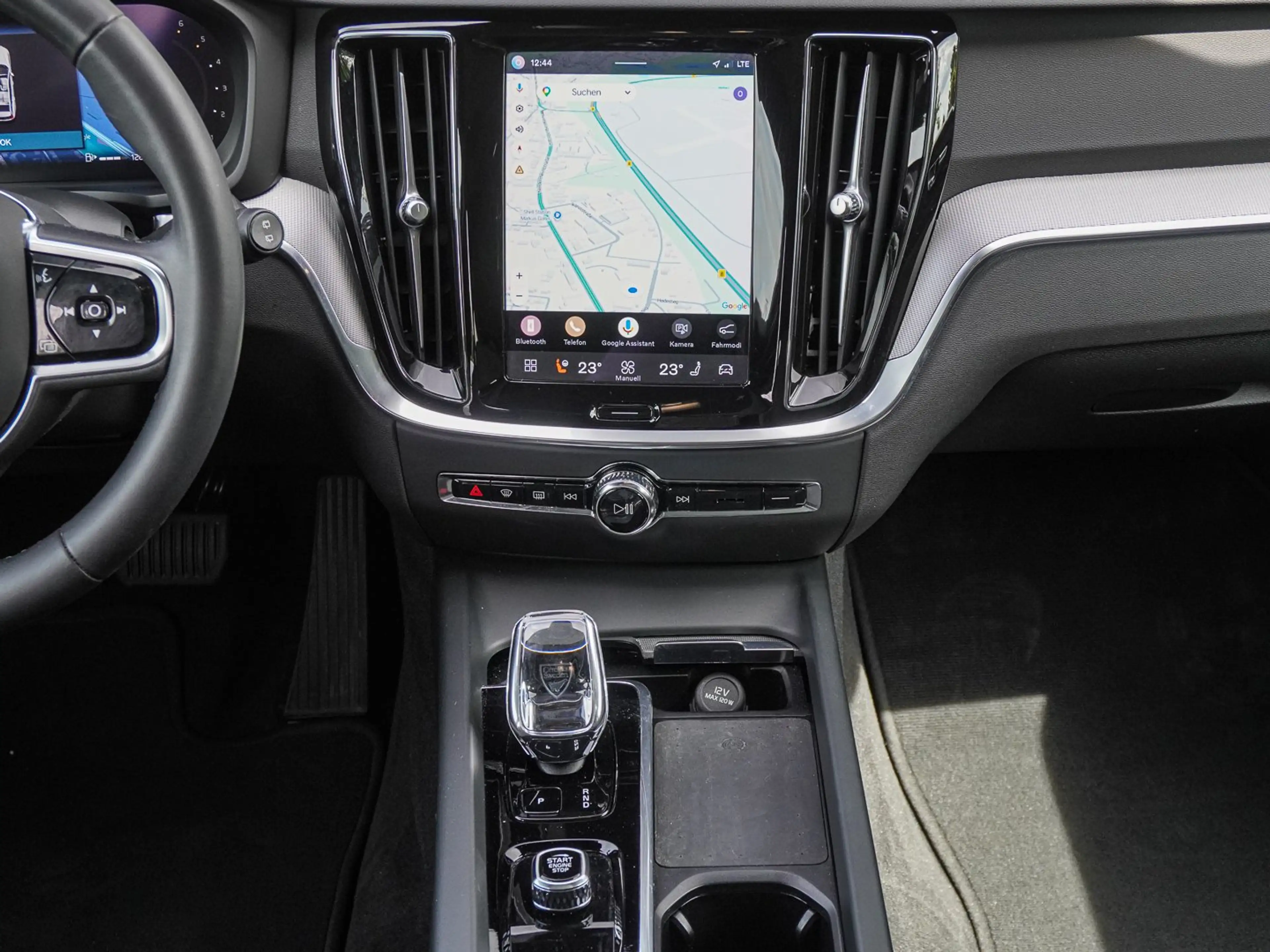 Volvo V60 Cross Country B4 AWD Plus AHK Pano LED — photo 13