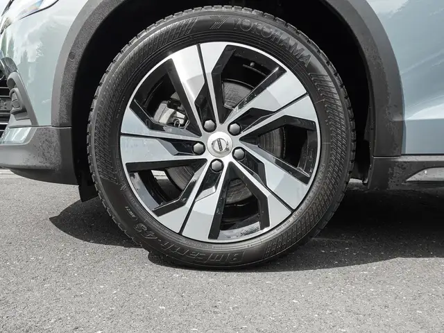 Volvo V60 Cross Country view 7