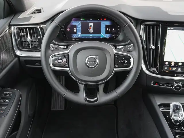 Volvo V60 Cross Country view 12