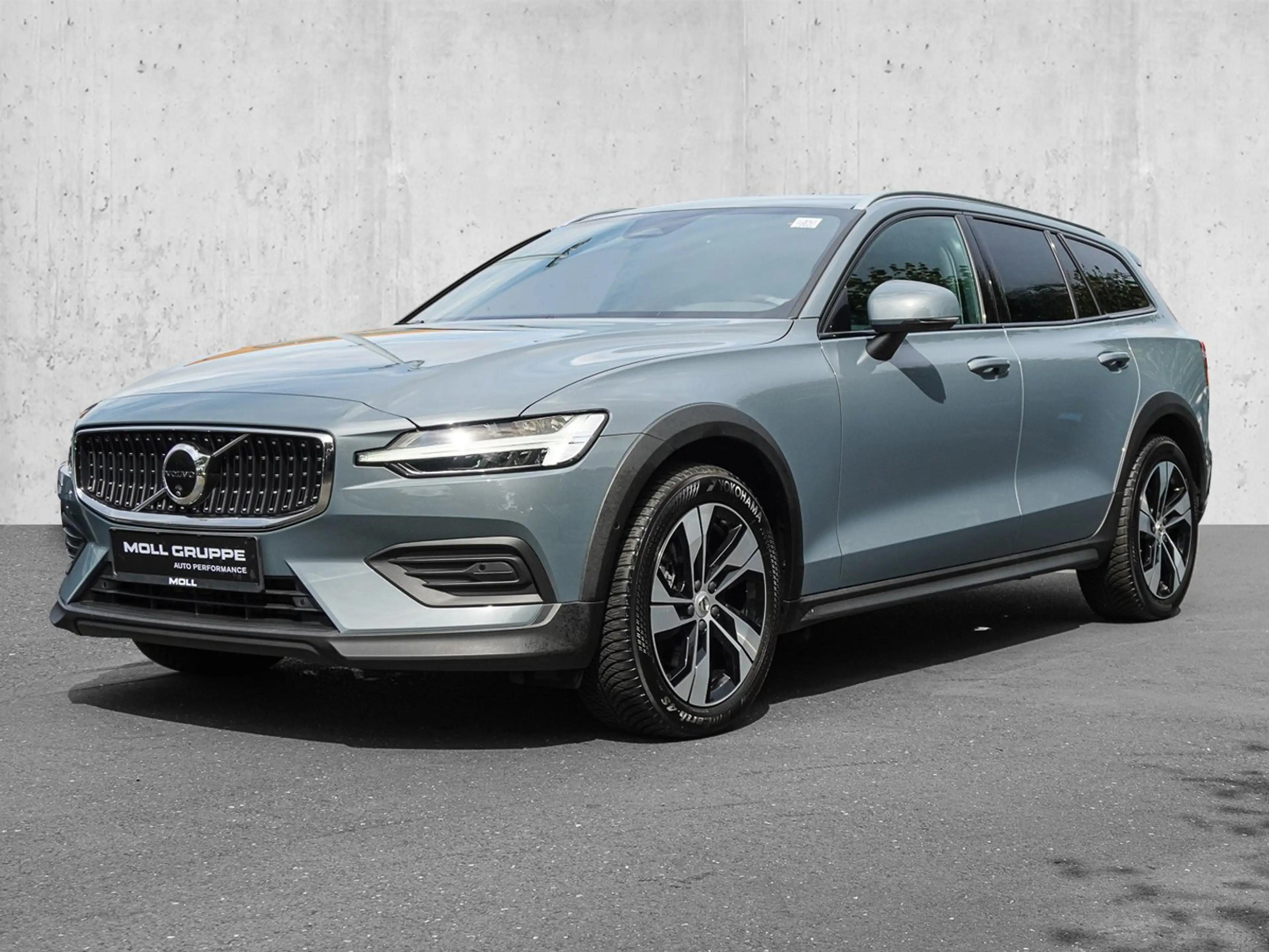 Volvo V60 Cross Country B4 AWD Plus AHK Pano LED — photo 2
