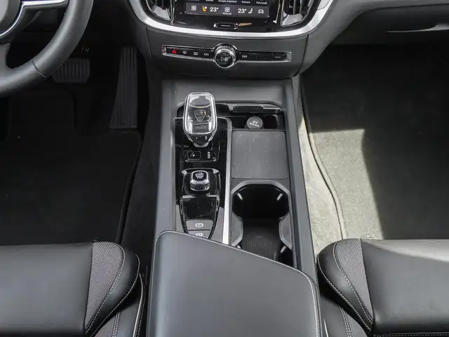 Volvo V60 Cross Country view 15