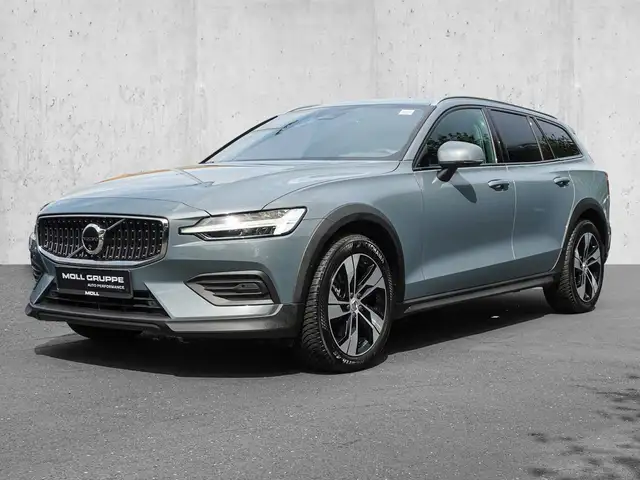 Volvo V60 Cross Country view 2