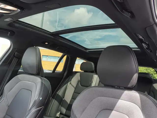 Volvo V60 Cross Country view 8