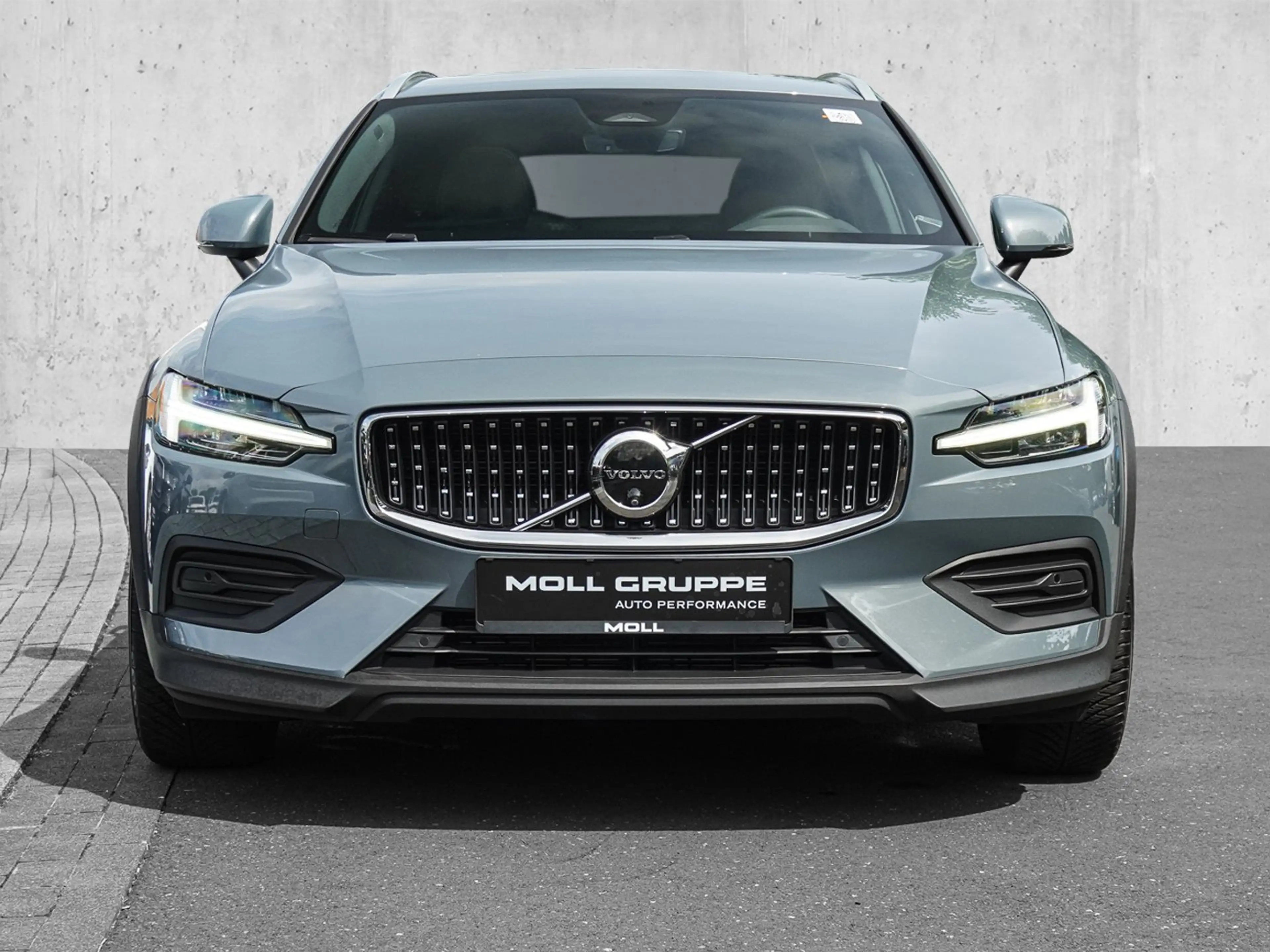 Volvo V60 Cross Country B4 AWD Plus AHK Pano LED — photo 3