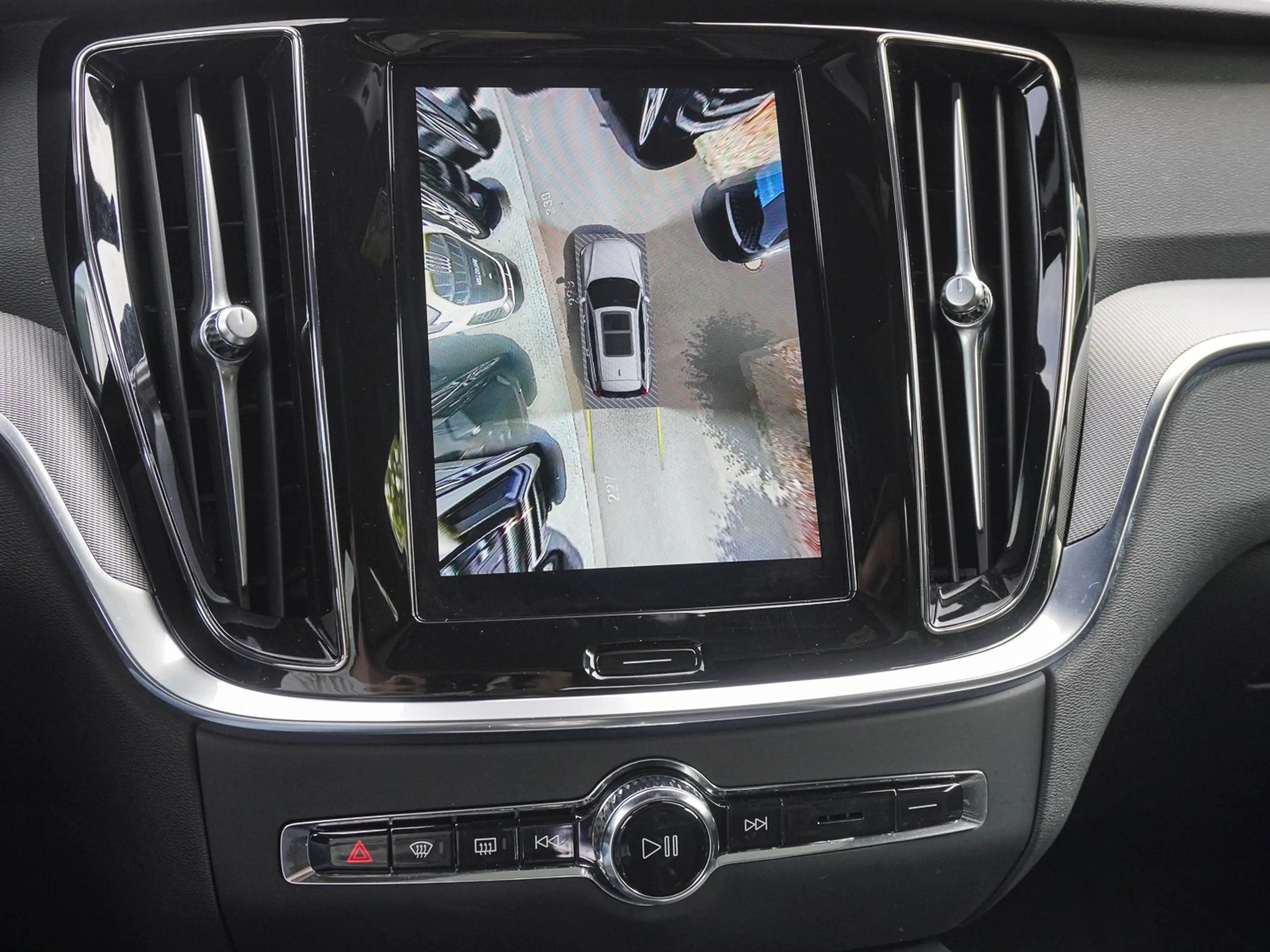 Volvo V60 Cross Country B4 AWD Plus AHK Pano LED — photo 14