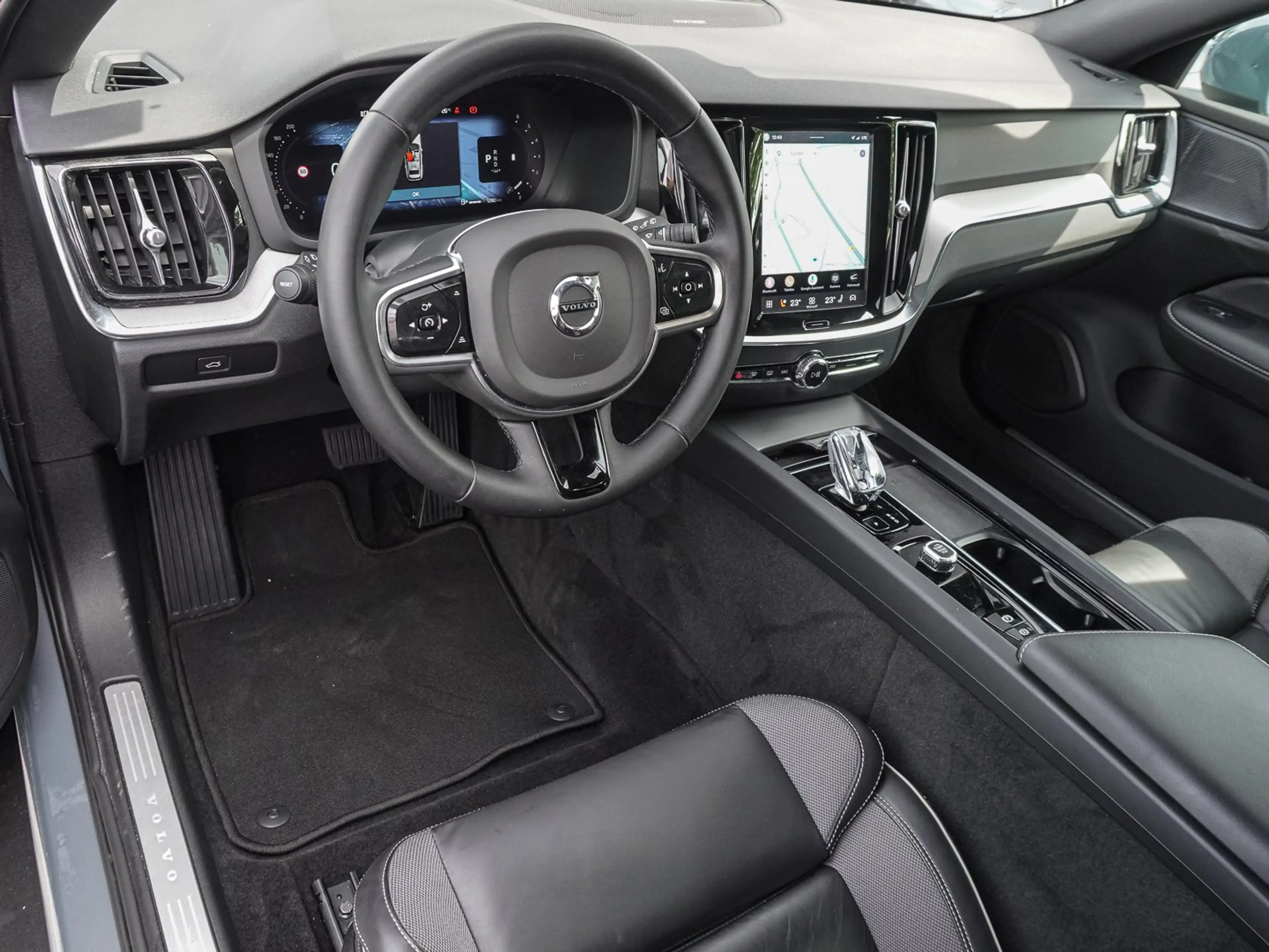 Volvo V60 Cross Country B4 AWD Plus AHK Pano LED — photo 10