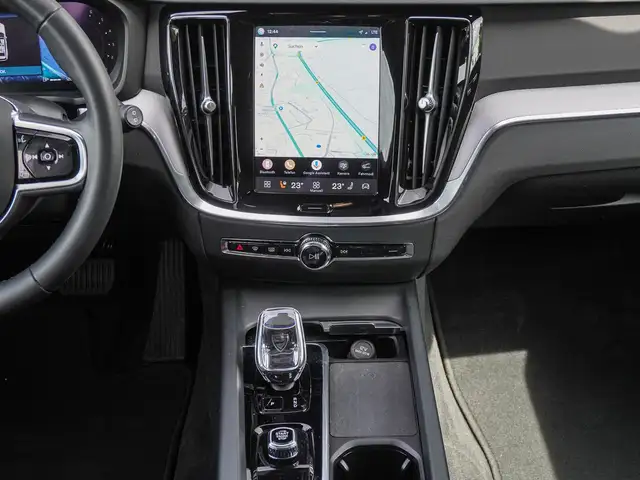 Volvo V60 Cross Country view 13