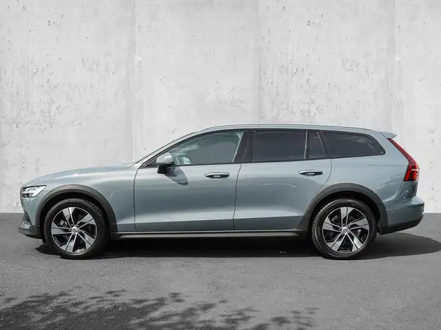 Volvo V60 Cross Country view 5