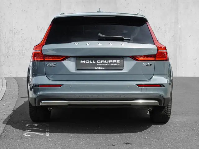 Volvo V60 Cross Country view 6