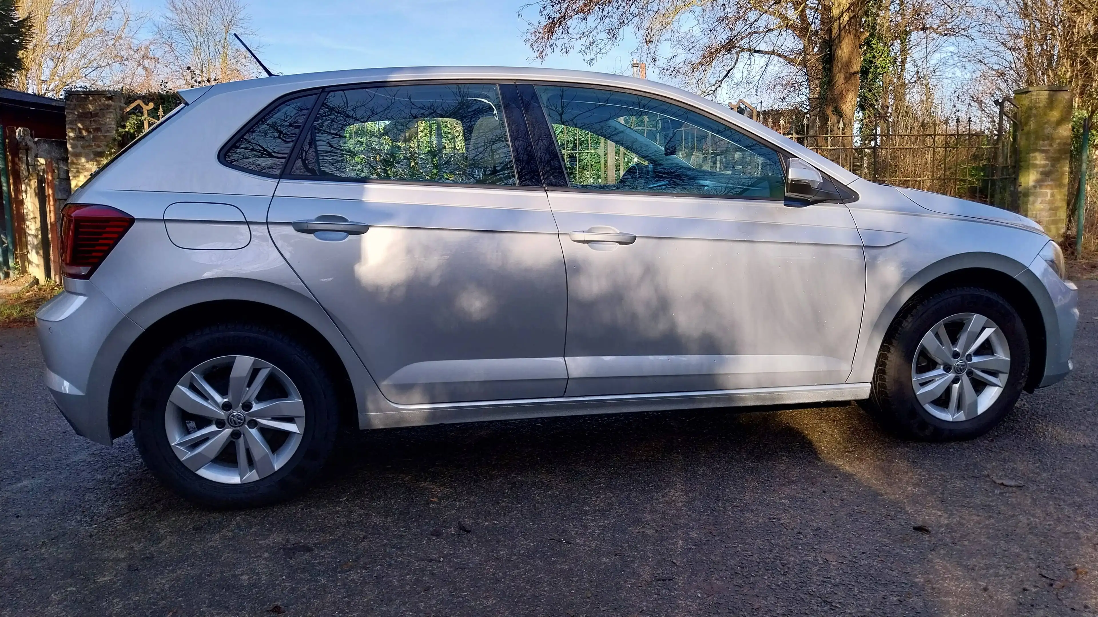 Volkswagen Polo Polo 1.6 TDi /95 cv / clim / GPS / très bon état — photo 9