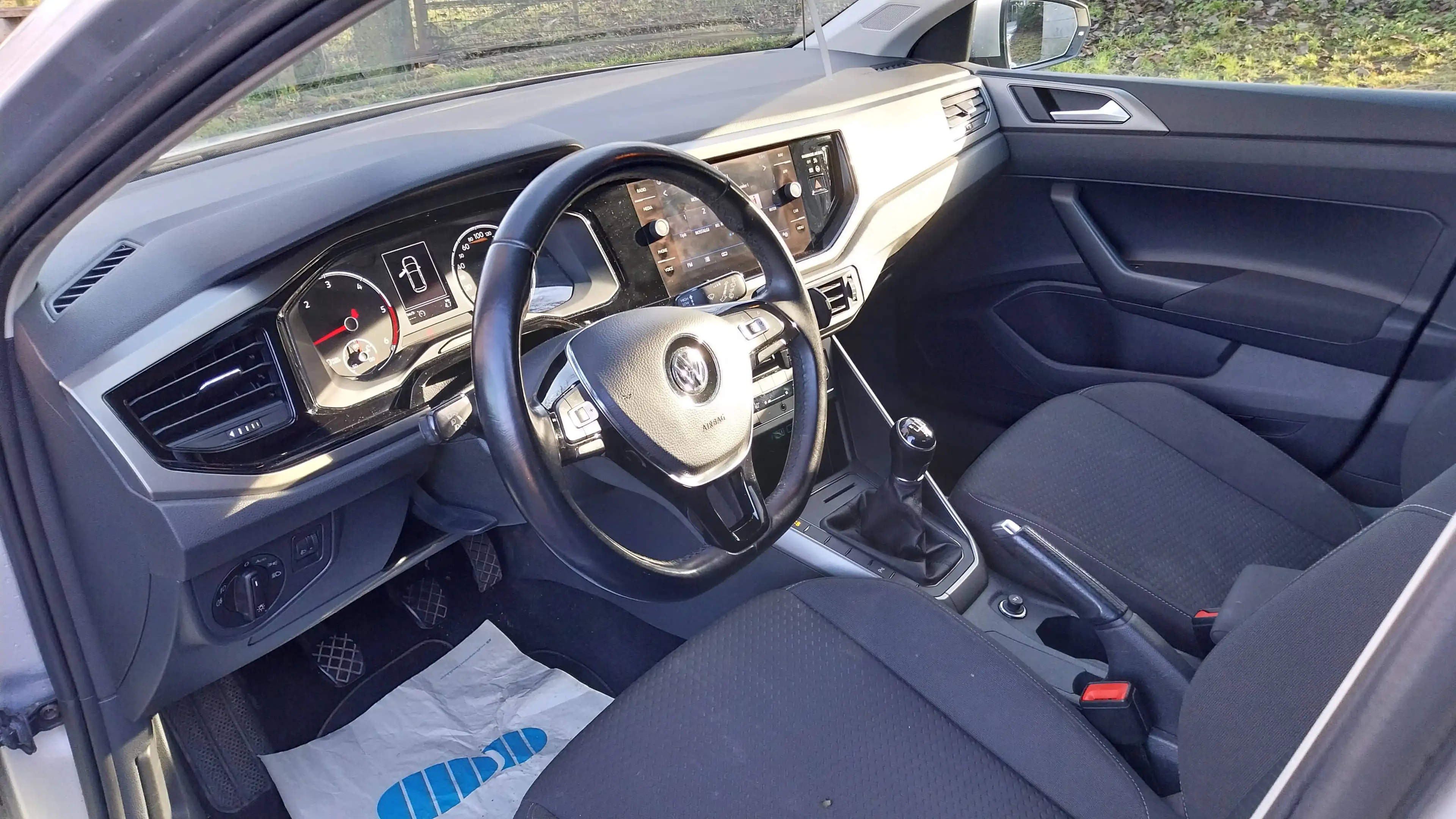 Volkswagen Polo Polo 1.6 TDi /95 cv / clim / GPS / très bon état — photo 11