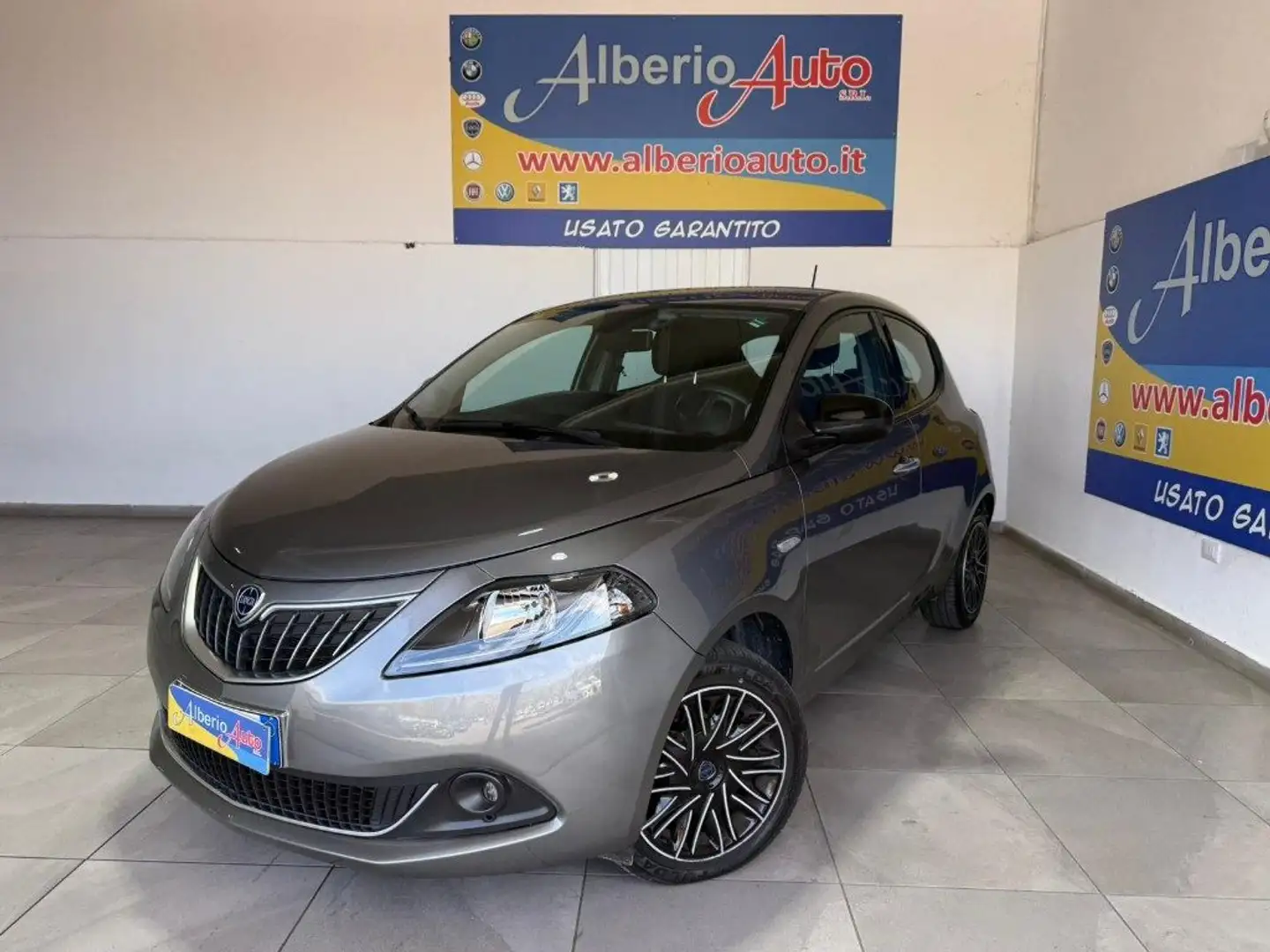 Lancia Ypsilon 1.0 FireFly 5 porte S&S Hybrid Ecochic Gold Grigio - 1