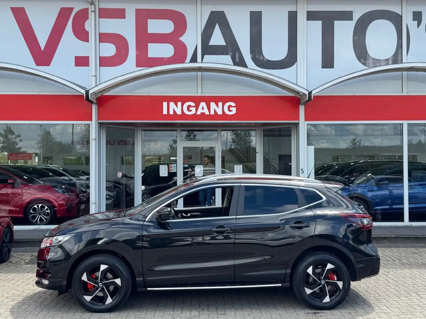 Nissan Qashqai 1.3 DIG-T 140PK FACELIFT N-DESIGN LED CARPLAY NAVI Zwart - 2