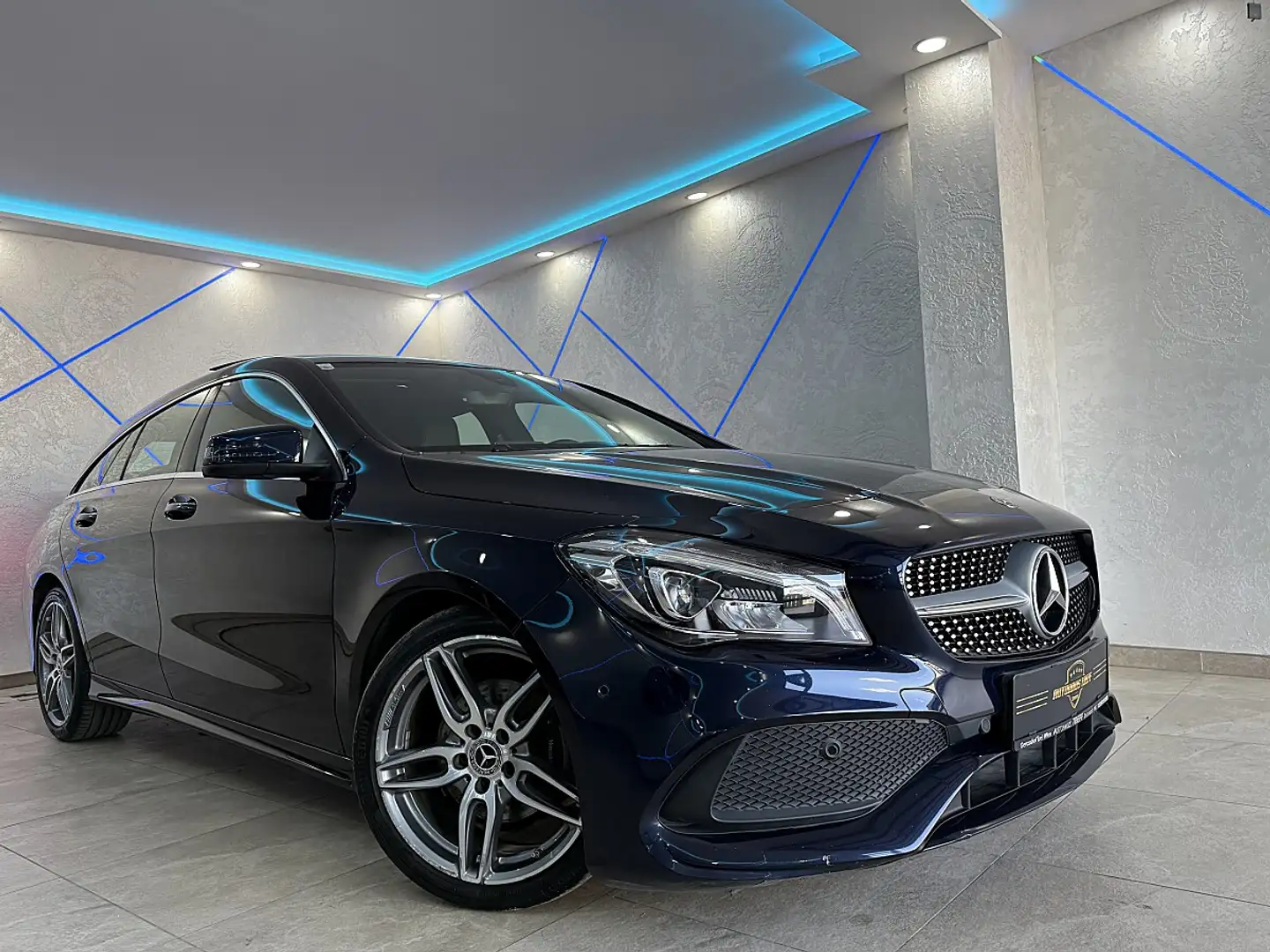 Mercedes-Benz CLA 200 d Shooting Brake Aut.*AMG-LINE*PANO*1.BESITZ*KA... Blau - 1