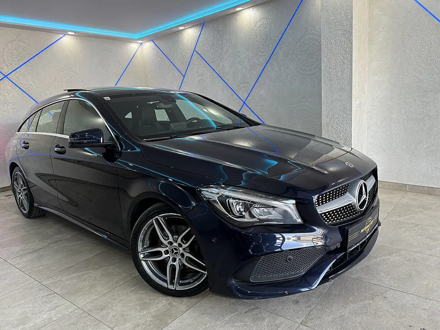 Mercedes-Benz CLA 200 d Shooting Brake Aut.*AMG-LINE*PANO*1.BESITZ*KA... Blau - 2