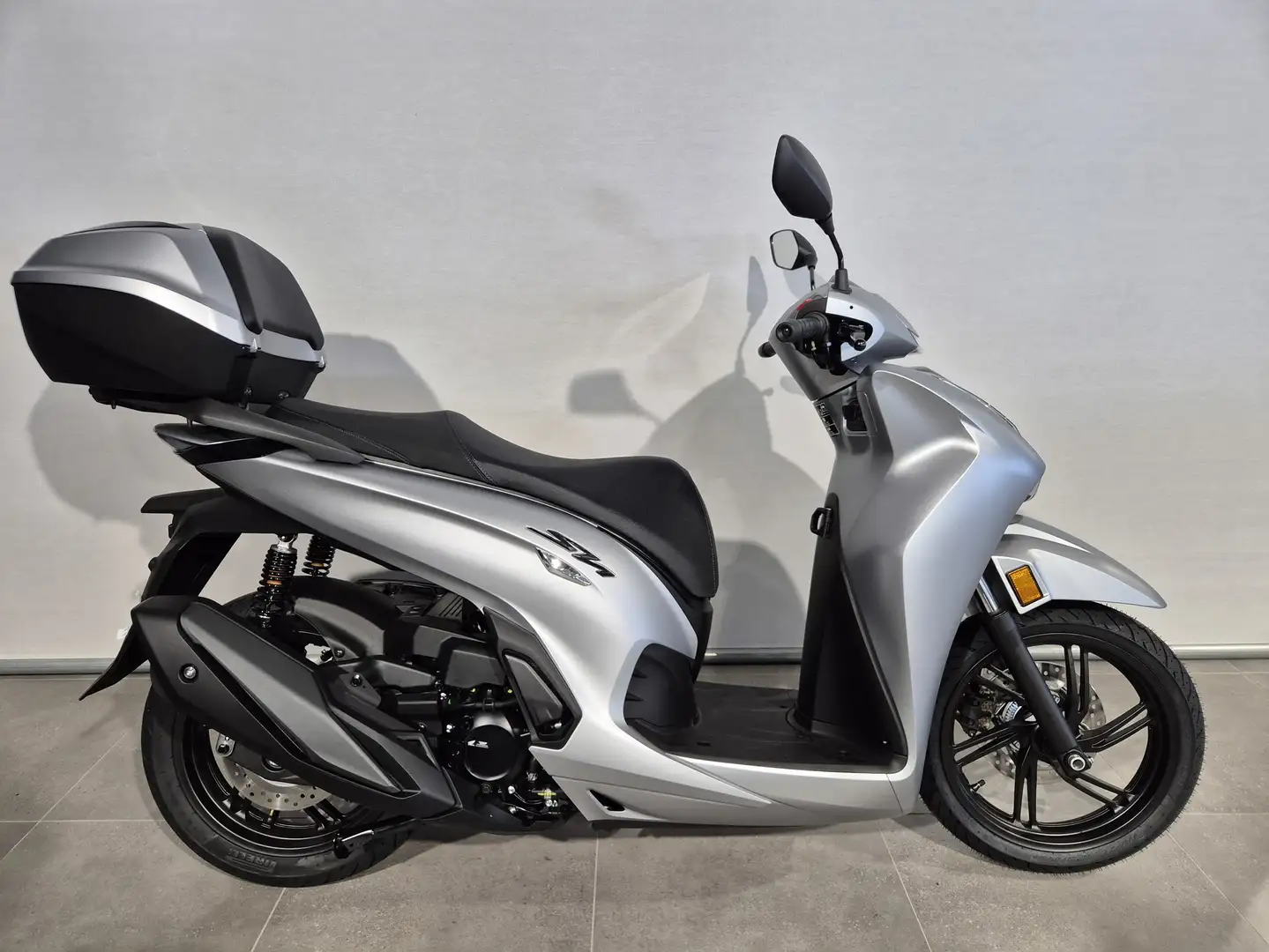 Honda SH 350i Zwart - 1
