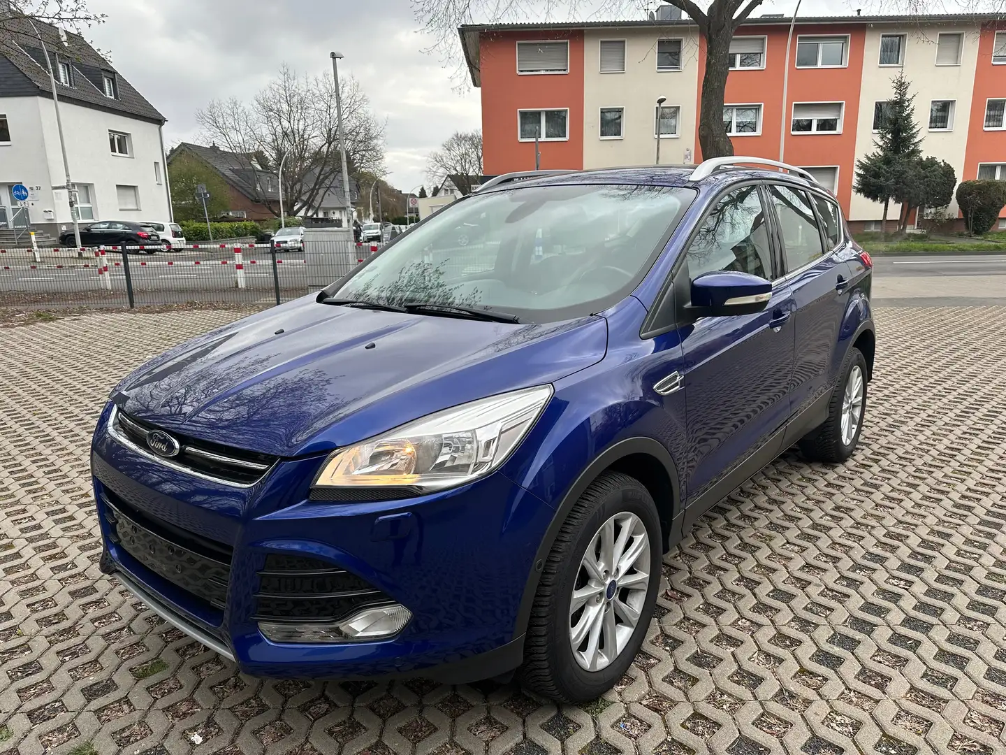 Ford Kuga Titanium Blauw - 1