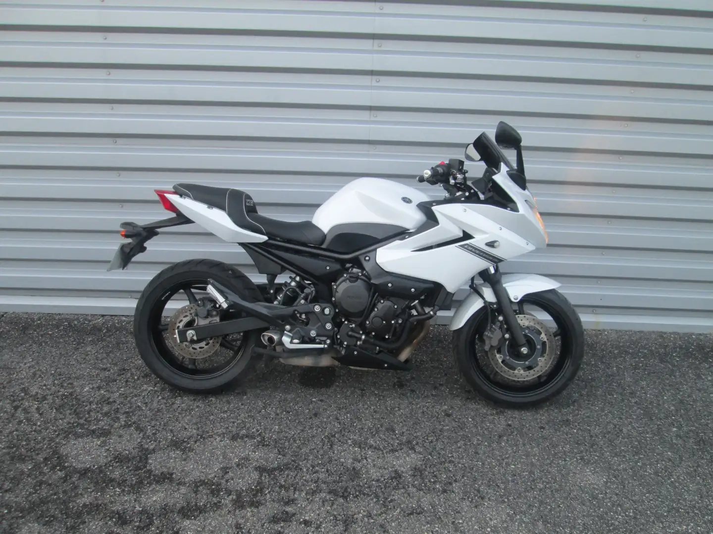 Yamaha XJ 6 Blanco - 2