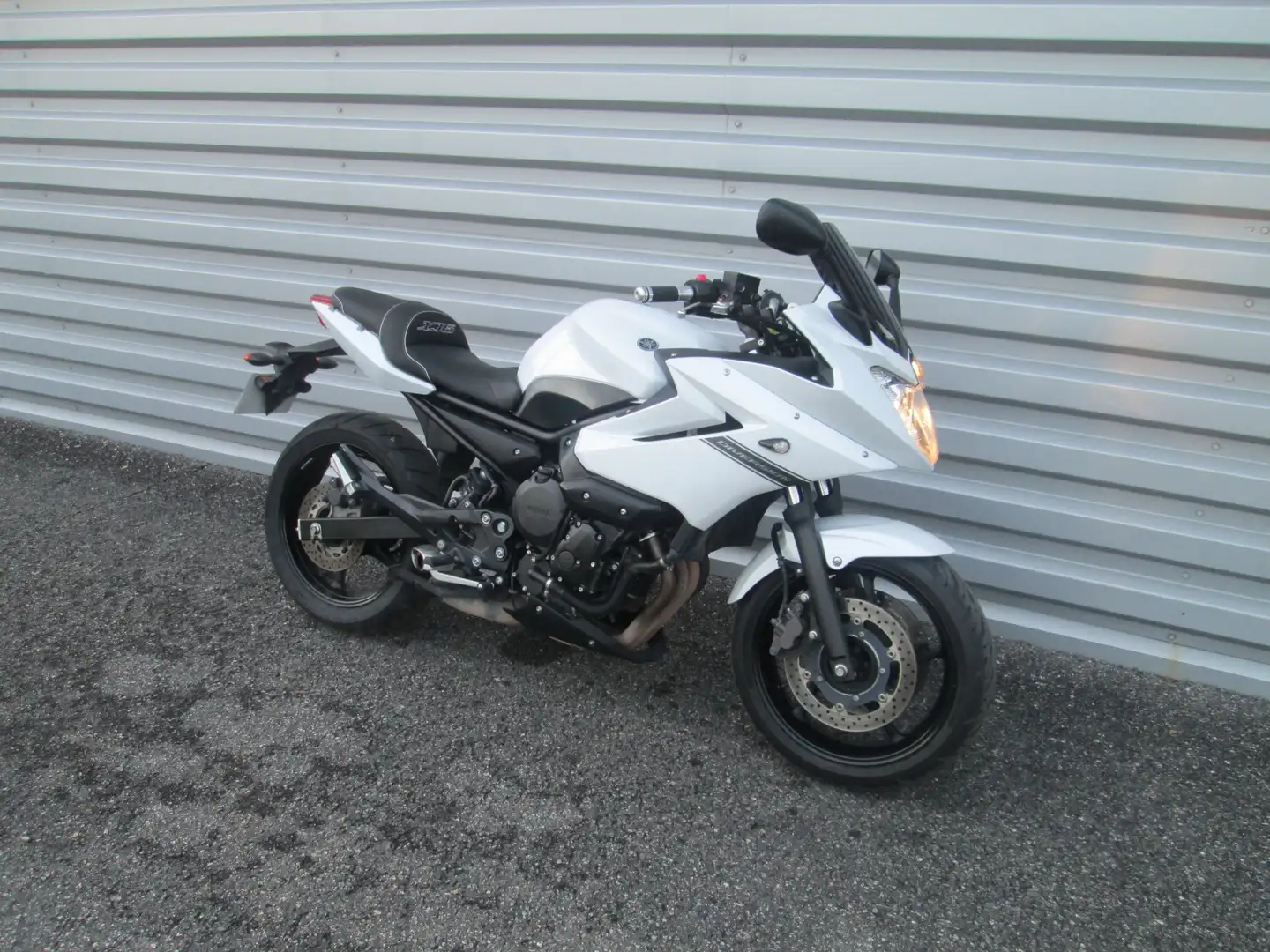 Yamaha XJ 6 Blanco - 1
