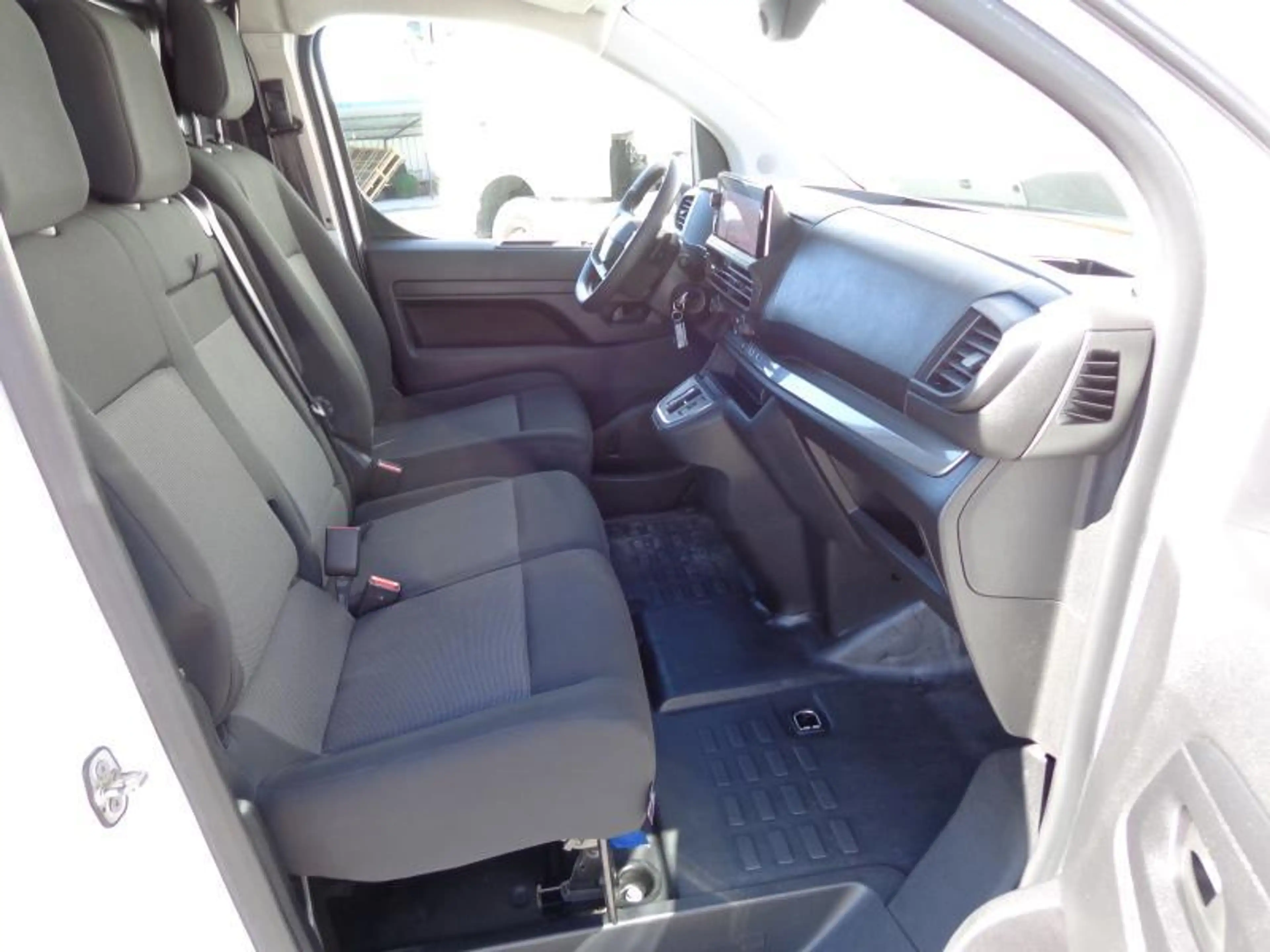 Fiat Scudo 2.0HDi EAT8 XL 3Pl - GPS — photo 2