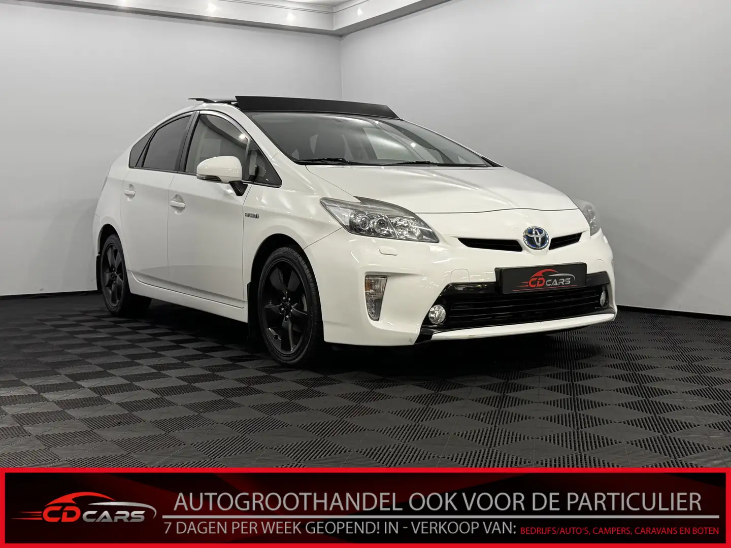Toyota Prius 1.8 Dynamic Business Pano, Half leder, Camera, Nav Blanc - 1