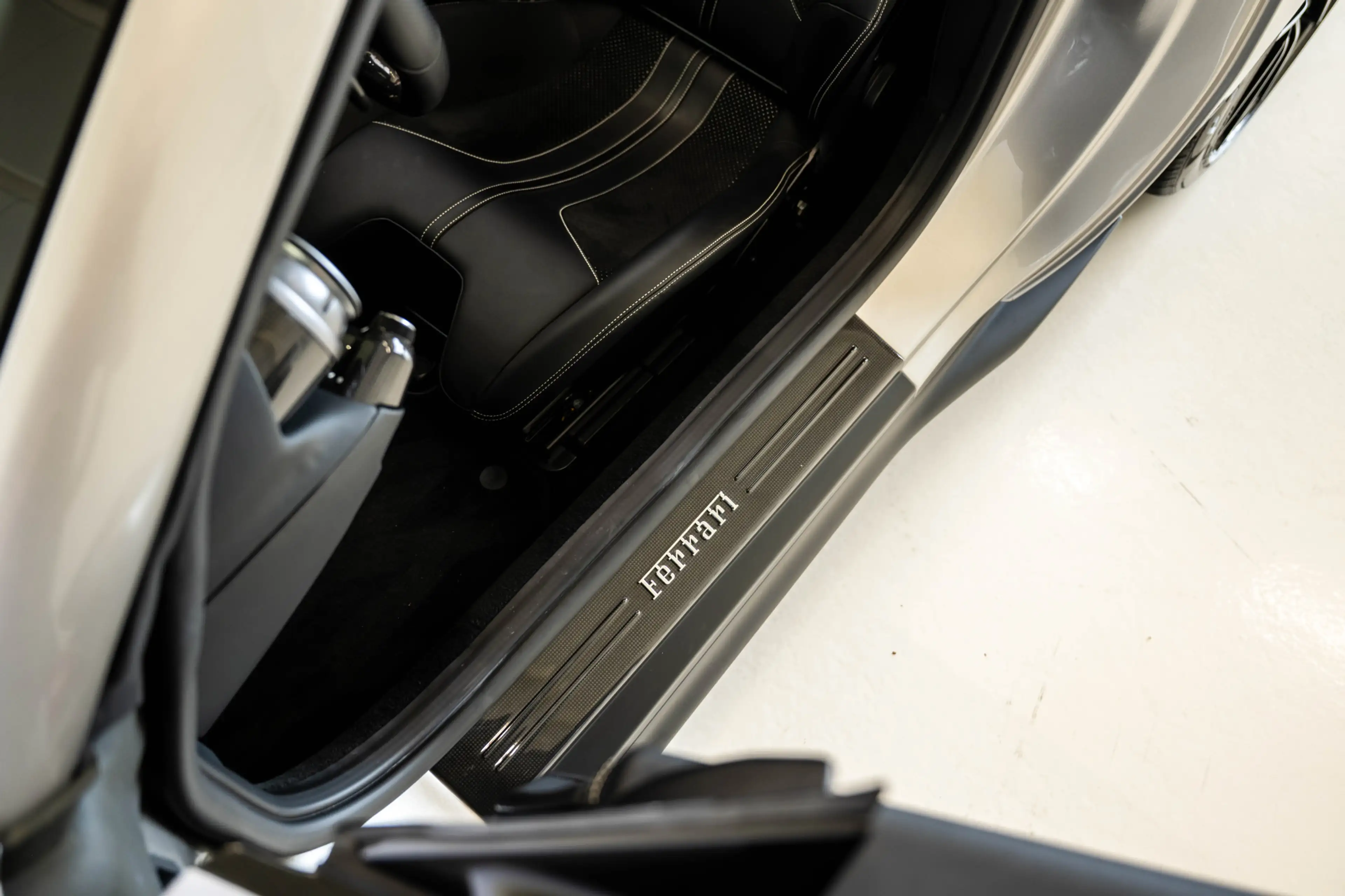 Ferrari 812 GTS 6.5 V12 Carbon, LIft, Side display, Atelier — photo 12