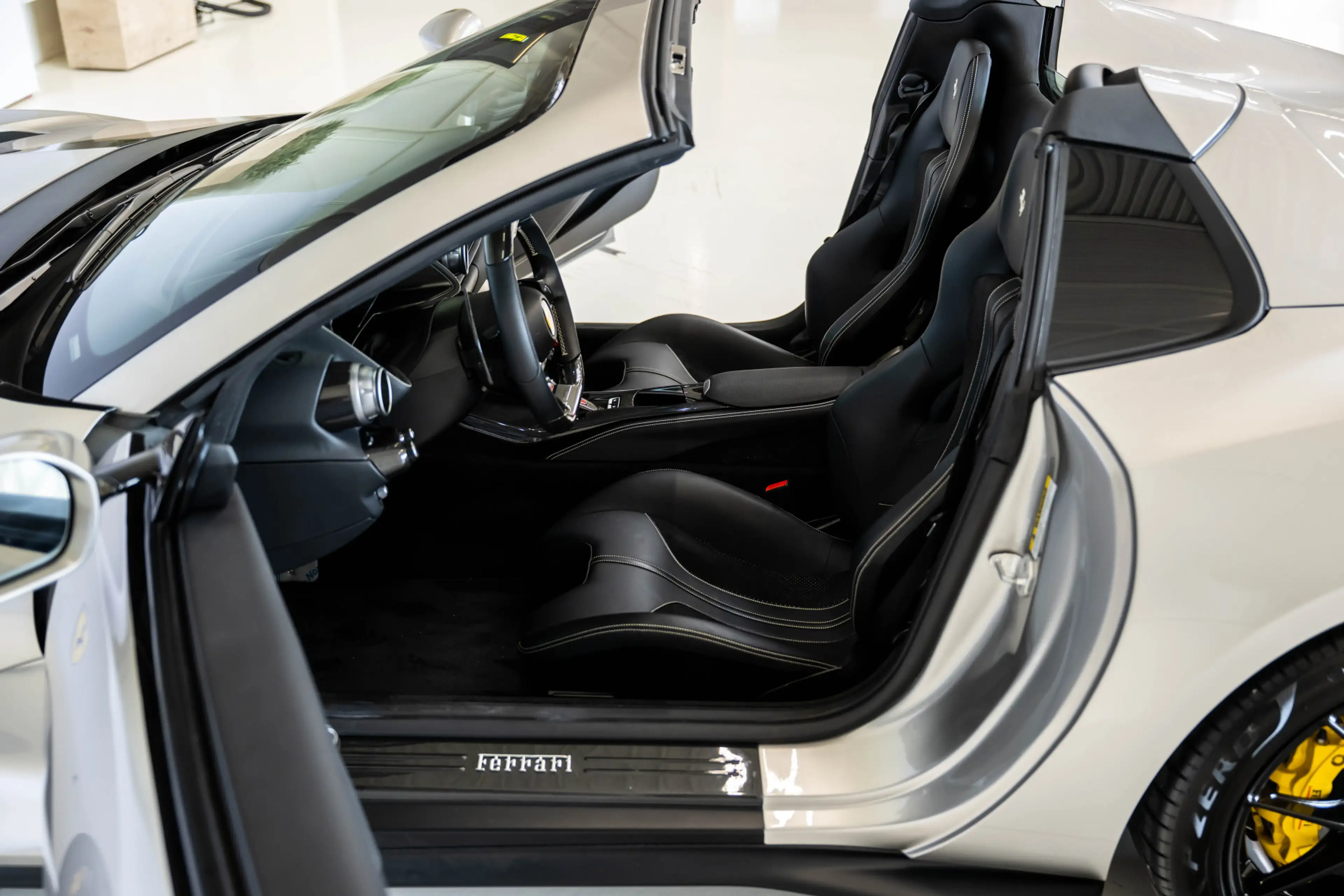 Ferrari 812 GTS 6.5 V12 Carbon, LIft, Side display, Atelier — photo 10