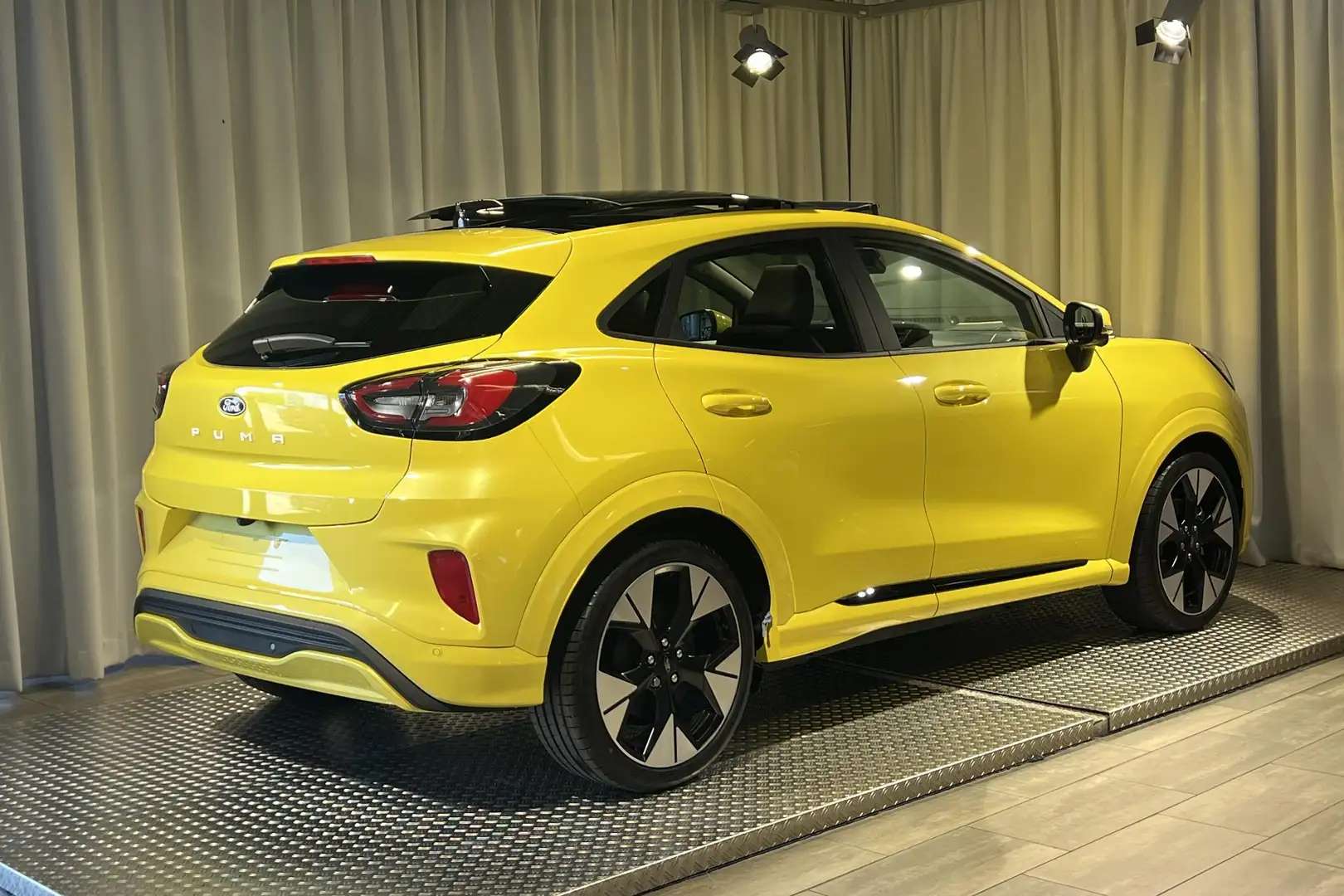 Ford Puma Gen-E Premium 44 kWh Nieuw! Geel - 2