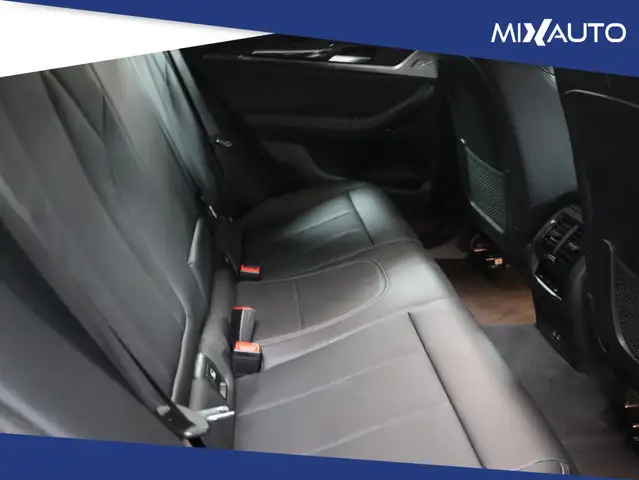 BMW X4 view 15