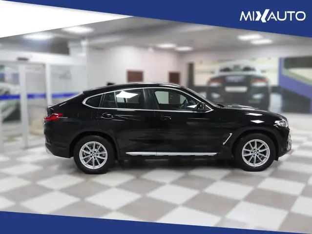 BMW X4 view 3