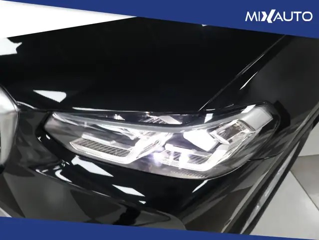 BMW X4 view 9