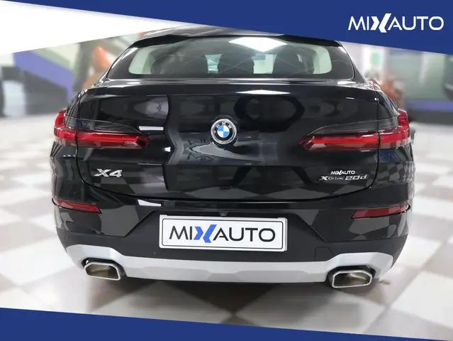 BMW X4 view 4