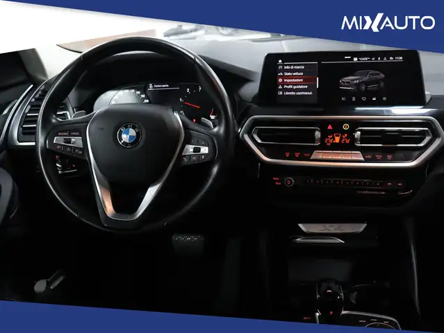 BMW X4 view 10