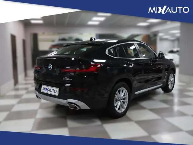 BMW X4 view 5