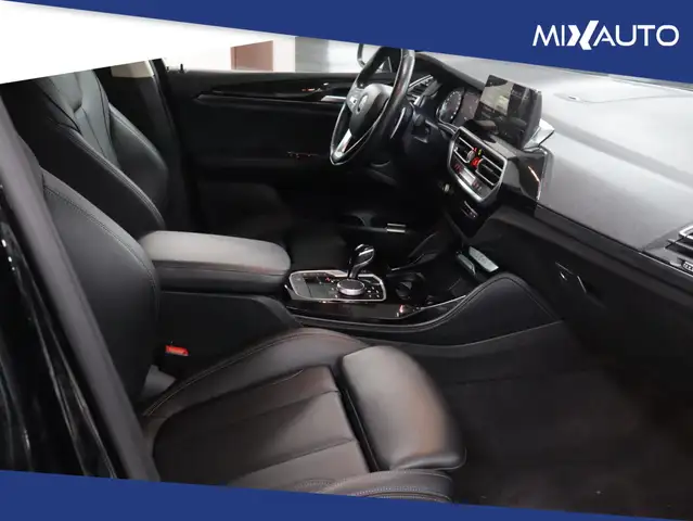 BMW X4 view 13