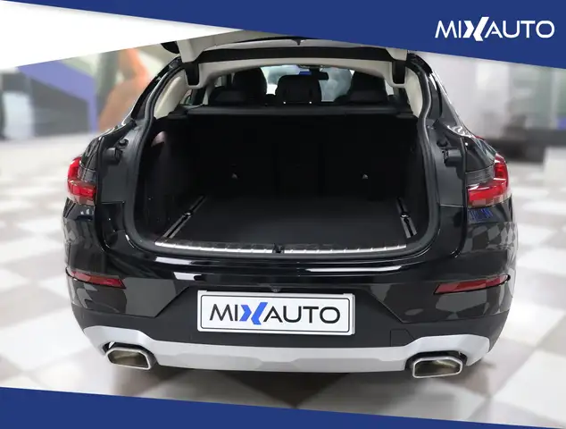 BMW X4 view 7