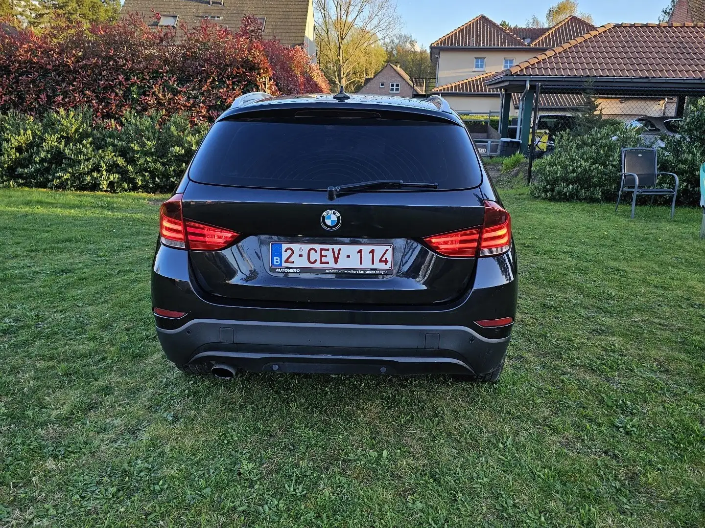 BMW X1 sDrive18i Zwart - 2